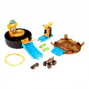 Игровой набор HotWheels "Трюки в шине" Monster Trucks GVK48